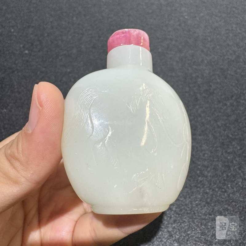 清 白玉双骏图烟壶 - 图5